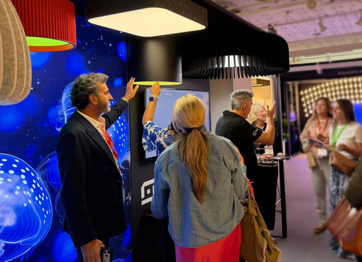 David presenting the tactile acoustic felt details and integrated LED illumination of custom pendants to industry attendees at NeoCon.